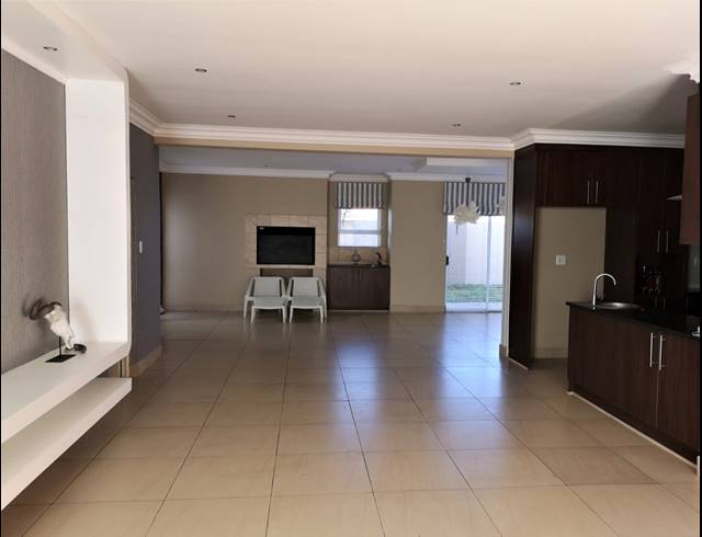 4 BEDROOM TOWNHOUSE FOR SALE IN LILYVALE S H